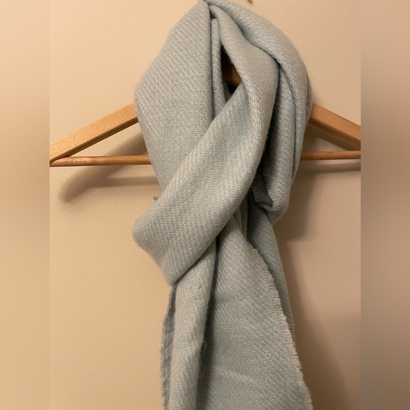 🆕Steven Madden Scarf - Baby blue - NWOT - Picture 3 of 5